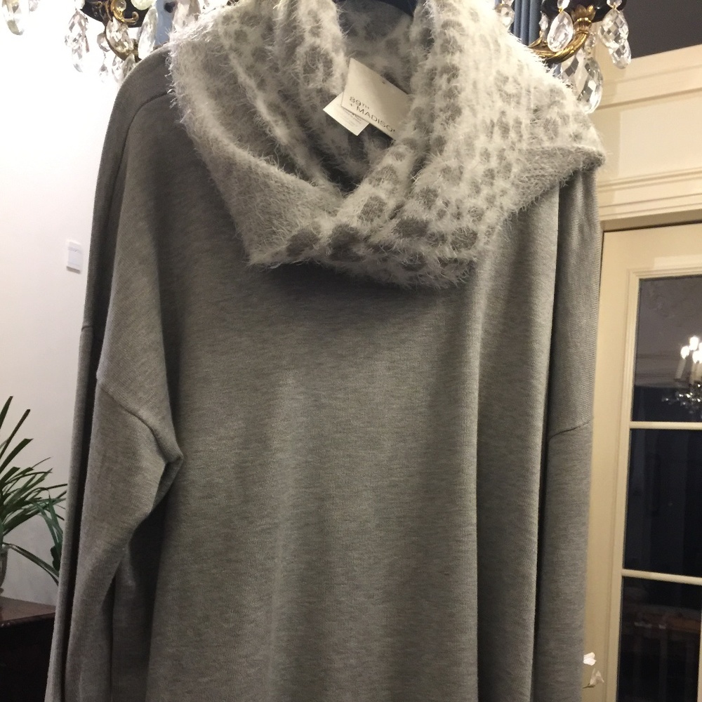 Long gray top with removable fluffy Scarf. NWT